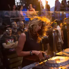 Ile zarabia DJ za noc? Zaskakujące stawki i czynniki wpływające na wynagrodzenie