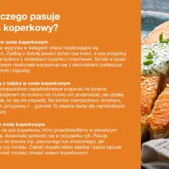 Kawałek pieczonego łososia polany kremowym sosem koperkowym, udekorowany szczypiorkiem i cytryną.