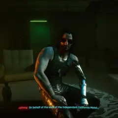 Johnny Silverhand z Cyberpunk 2077 w mrocznym pokoju, z cybernetycznym ramieniem i w okularach przeciwsłonecznych.