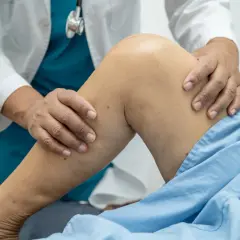 Fizjoterapia czy rehabilitacja? Zrozum różnice i wybierz specjalistę