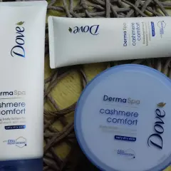 Zestaw Dove Derma Spa Cashmere Comfort: balsam do ciała, krem do rąk i masło do ciała dla bardzo suchej skóry.