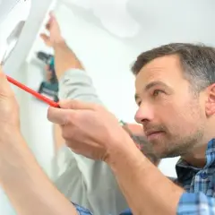 Jak otworzyć drzwi domofon w bloku - proste sposoby i porady