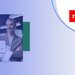 Uśmiechnięty mężczyzna z kartą i banknotami. Gdzie wypłacić pieniądze z mBank? Sprawdź nasze rozwiązania.