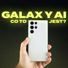 Biały telefon Galaxy z aparatem, nad nim napis "GALAXY AI CO TO JEST?". Dowiedz się, jak włączyć AI w telefonie.