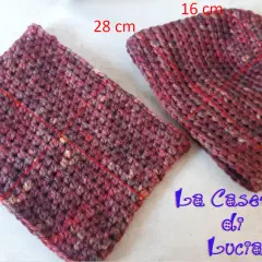 Sciarpa neonato ai ferri e cappellino con misure indicate. Filato mélange rosato.