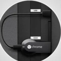 Chromecast podłączony do portu HDMI i USB telewizora Samsung.