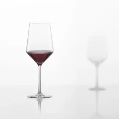 Verre de vin rouge, idéal pour déguster un Sauternes à la température parfaite.