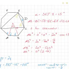 Ośmiokąt foremny z zaznaczonymi kątami i bokami. Obliczenia dotyczące jego geometrii, w tym wzory z twierdzenia cosinusów.