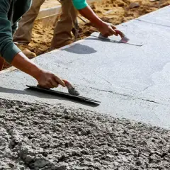 Z czego zrobić podjazd? Porównaj materiały, koszty i trwałość.
