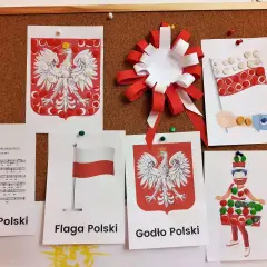 Praca plastyczna na dzień niepodległości: godło, flaga, hymn Polski, kokarda narodowa i postać w stroju biało-czerwonym.