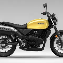 Honda Scrambler 750 amarilla, lista para la aventura.