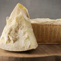 Jak wygląda prawdziwy parmezan? Rozpoznaj Króla Serów!