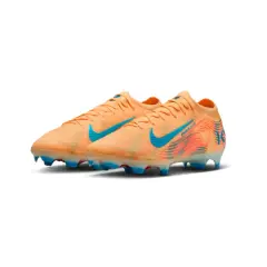 Pomarańczowe korki piłkarskie Nike z turkusowymi detalami i grafiką. To najlepsze korki na świecie dla każdego piłkarza.