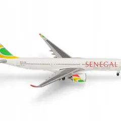 Model samolotu Airbus A330-900neo linii Senegal Airlines z charakterystycznym malowaniem i napisem "SENECAL".