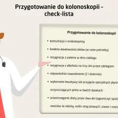 Lekarz z wąsami i okularami prezentuje listę przygotowania do kolonoskopii, zawierającą wskazówki dotyczące diety i nawodnienia.