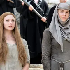 Margaery Tyrell i Septa Unella w scenie pokuty z "Gra o tron s06e04".