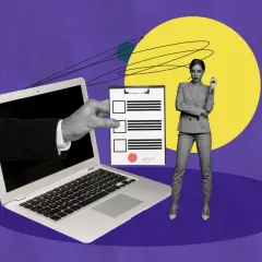 Ręka wychodząca z laptopa podaje dokument z polami do wypełnienia. Obok stoi kobieta w garniturze. Zastanawiasz się, w jakim programie napisać CV?