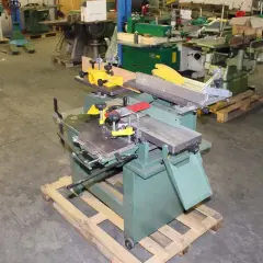 Un combiné kity occasion, machine à bois polyvalente, est prêt pour de nouveaux projets.