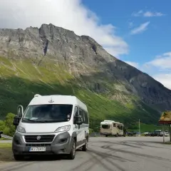 Kamper pod górą, czy warto jechać na Korfu? Piękne widoki, ale to nie Grecja.