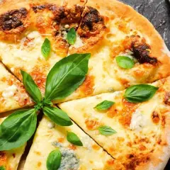 Pizza jak z pizzerii w domu? Poznaj sekrety idealnego ciasta i pieczenia!