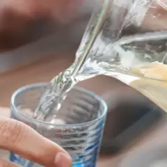 Czy woda pomaga w odchudzaniu? Odkryj jej wpływ na wagę