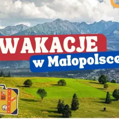 Wakacje w Małopolsce to niezapomniane widoki gór i zielonych wzgórz. Walizka pełna marzeń o podróżach czeka na odkrycie atrakcji regionu.
