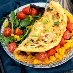 Jak zrobić omlet fit - zdrowy przepis na pyszne śniadanie bez wyrzutów