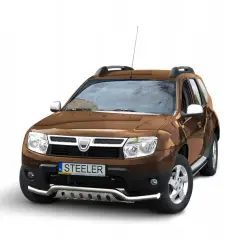 Brązowy Dacia Duster z orurowaniem przednim i relingami dachowymi, gotowy na przygodę.