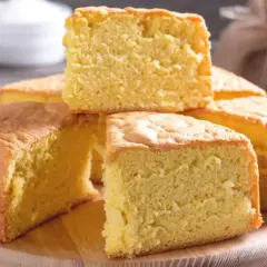 Puszyste ciasto biszkoptowe, idealne na każdą okazję. Ten przepis na biszkopt jest prosty i szybki.