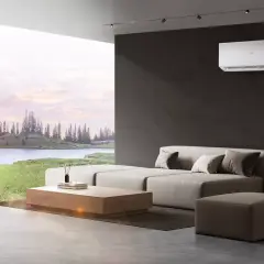Nowoczesny salon z klimatyzatorem i widokiem na jezioro i las.