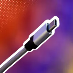 USB-C-Kabel mit silbernem Stecker, bereit für schnelle Datenübertragung. Die USB2 Geschwindigkeit ist hier ein wichtiger Faktor für die Leistung.