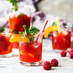 Najlepsze przepisy na drink z soplicy malinowej na każdą okazję