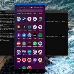 Nagrywanie ekranu Android na komputerze przez scrcpy. Widok telefonu z aplikacjami, w tym TikTok, Uber, WhatsApp.
