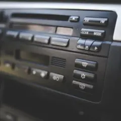 Jak wybrać najlepszą częstotliwość do transmitera FM bez zakłóceń