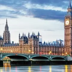 Ile trwa lot z Krakowa do Londynu? Odkryj zaskakujące fakty!