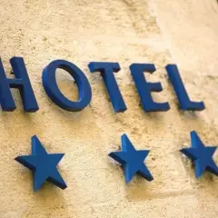 Od czego zależą gwiazdki w hotelu? Poznaj kluczowe kryteria oceny