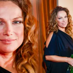 Joanna Liszowska schudła, prezentując się w czarnej, asymetrycznej sukience z bukietem róż. Jej kręcone włosy i promienny uśmiech dodają jej uroku.