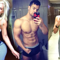 Trzy sylwetki w siłowni. Kobieta z lewej pokazuje biceps, mężczyzna w środku robi selfie, a kobieta z prawej prezentuje brzuch. Widać wyraźne efekty po 2 tygodniach suplementacji kreatyną.