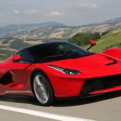 Ferrari LaFerrari ile kosztuje? Sprawdź ceny nowych i używanych modeli