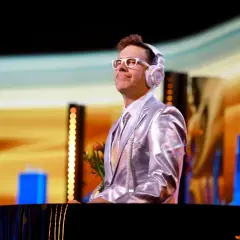 Kto jest DJ-em w "Jaka to melodia?"? Poznaj Adama Zdrójkowskiego