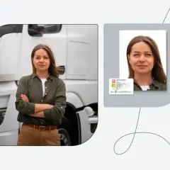 Kobieta kierowca z dumą prezentuje swoją kartę kierowcy obok białej ciężarówki.