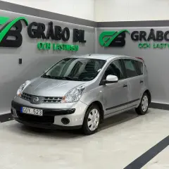 Silver Nissan Note, GDY 523, står redo för att lösa eventuella nissan note problem hos Gråbo Bil.