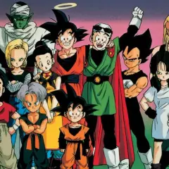 Eine Gruppe von bekannten Dragon Ball Charakteren, darunter Goku, Vegeta, Piccolo und viele mehr, posiert fröhlich für ein Bild.