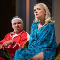 O mało co teatr - komedia, która zaskakuje sportem i jedzeniem