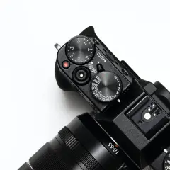 Chcesz wiedzieć, jak zostać fotografem? Poznaj tajniki aparatu: pokrętła ekspozycji, ISO i trybów fotografowania.