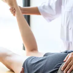 Czy zastrzyk z kwasu hialuronowego w biodro boli? Oto prawda o bólu