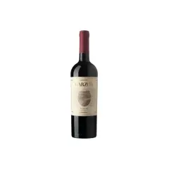 Eine Flasche Garzón Tannat Reserva Rotwein mit einem eleganten Etikett, das eine Landschaft zeigt.