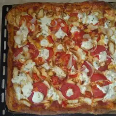 Jak zrobić pizzę bez drożdży w 30 minut - prosty przepis na smaczne danie
