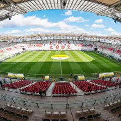Stadion ŁKS Łódź gotowy na mecz. Widok na trybuny i boisko. Statystyki meczu ŁKS Łódź – Stal Rzeszów będą dostępne po spotkaniu.