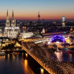 Köln bei Nacht: Dom, Hohenzollernbrücke & Rhein. Tolle ausflugsziele nrw natur & Stadt.